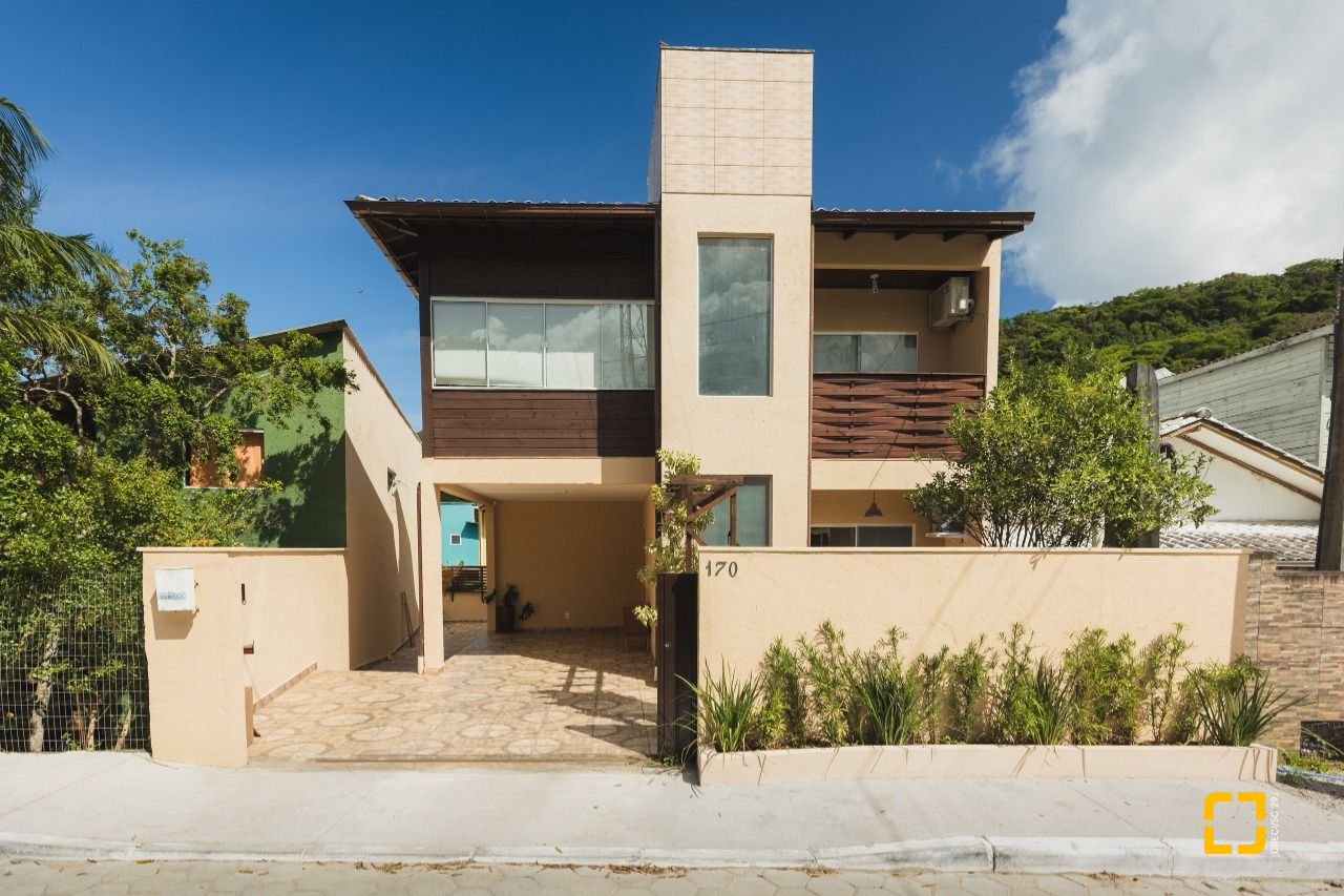 Casa com 160m², 4 quartos, 2 garagens, no bairro Rio Tavares em Florianópolis