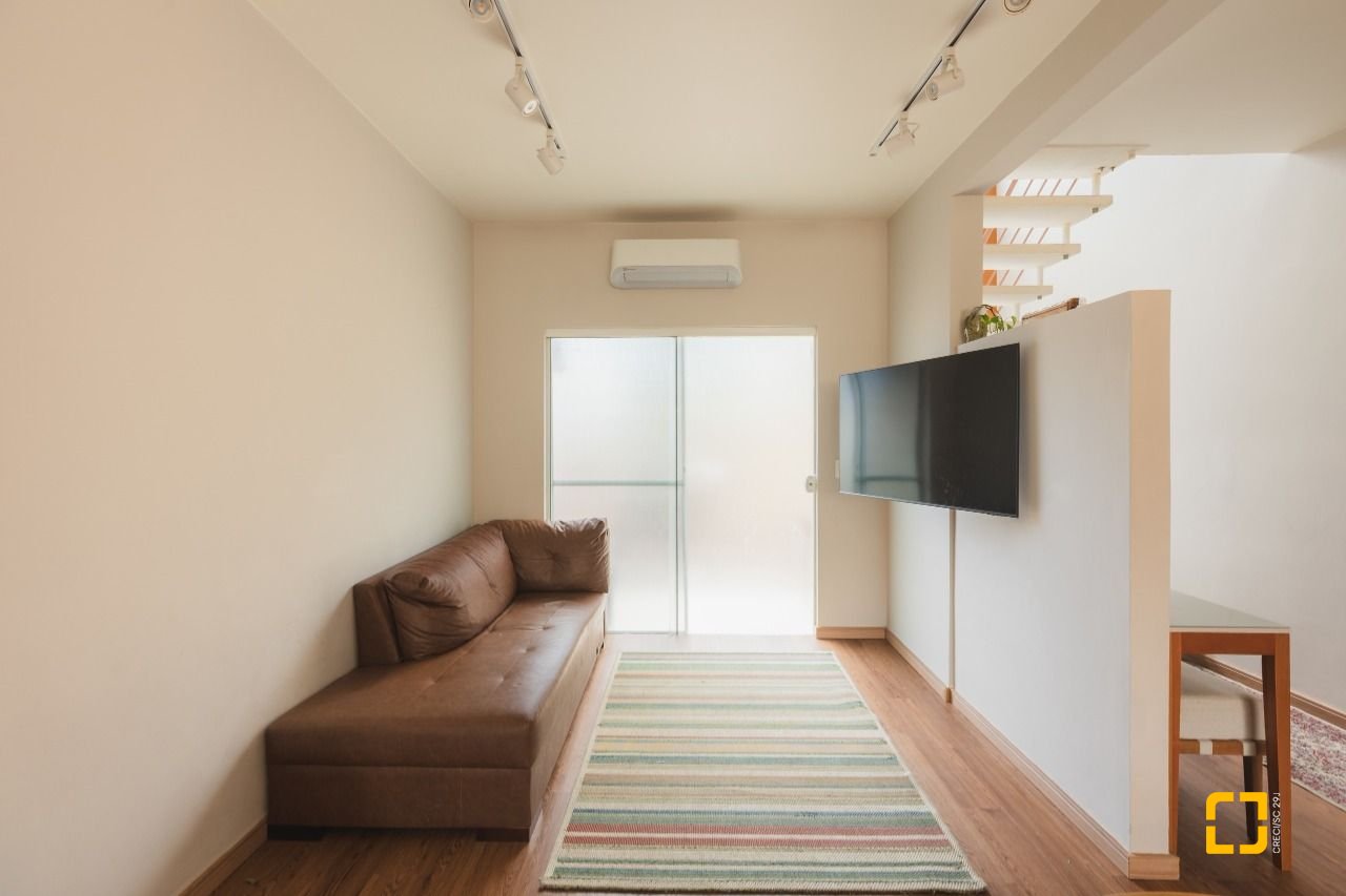 Casa com 160m², 4 quartos, 2 garagens, no bairro Rio Tavares em Florianópolis
