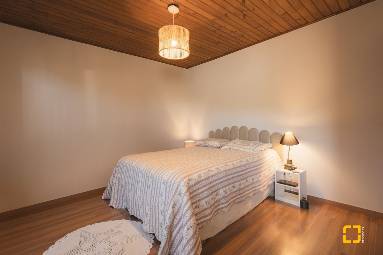 Casa com 160m², 4 quartos, 2 garagens, no bairro Rio Tavares em Florianópolis