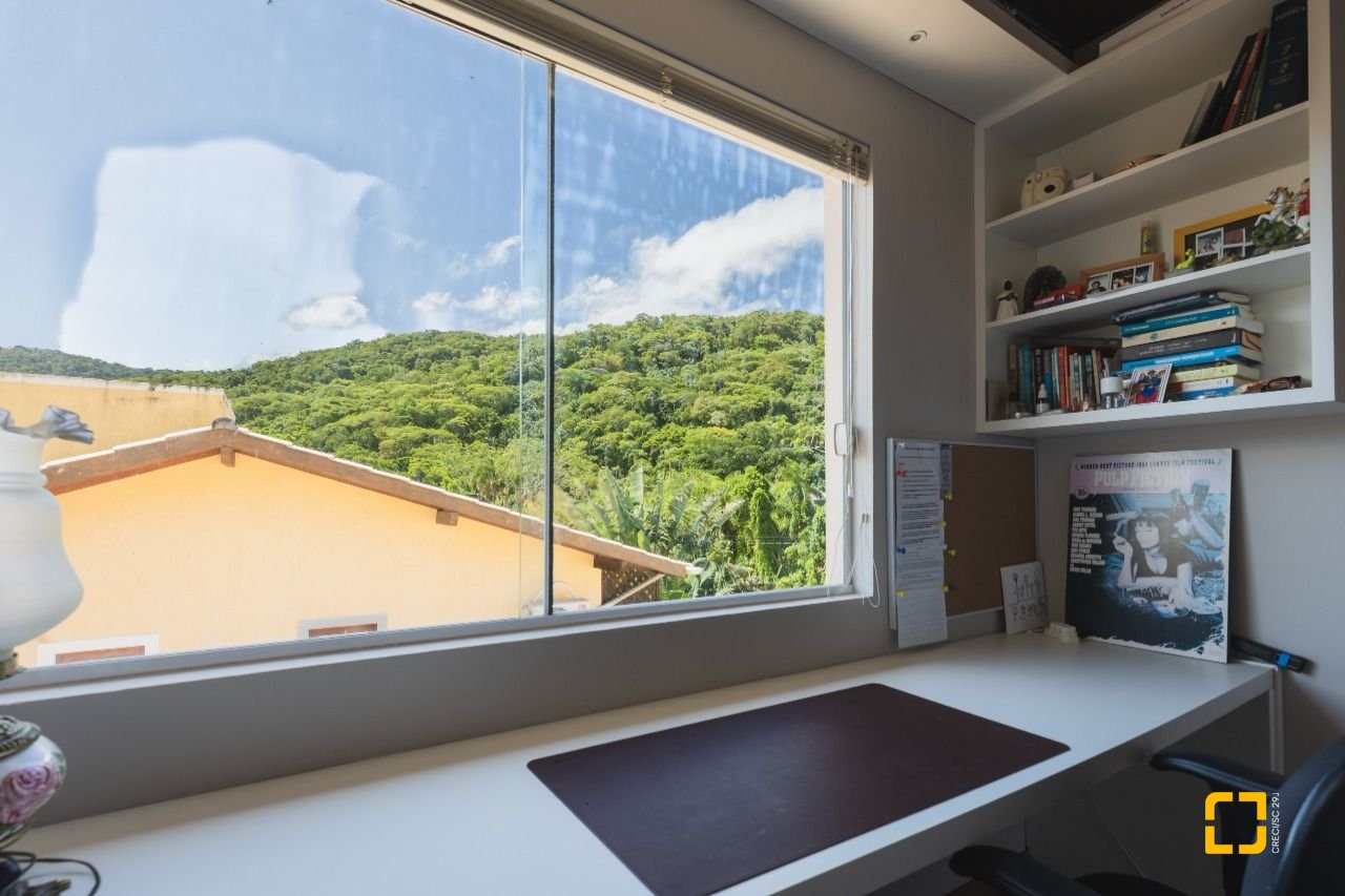 Casa com 160m², 4 quartos, 2 garagens, no bairro Rio Tavares em Florianópolis