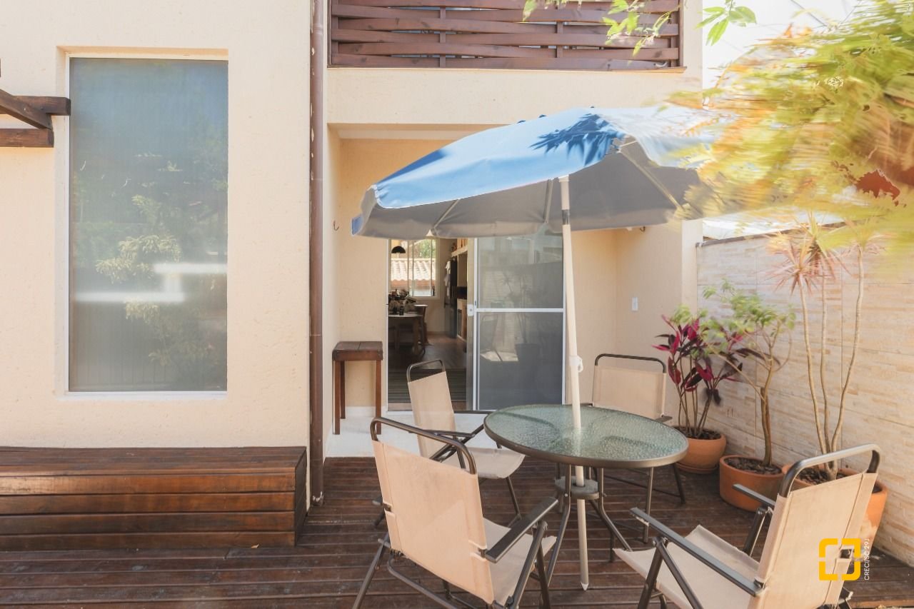 Casa com 160m², 4 quartos, 2 garagens, no bairro Rio Tavares em Florianópolis