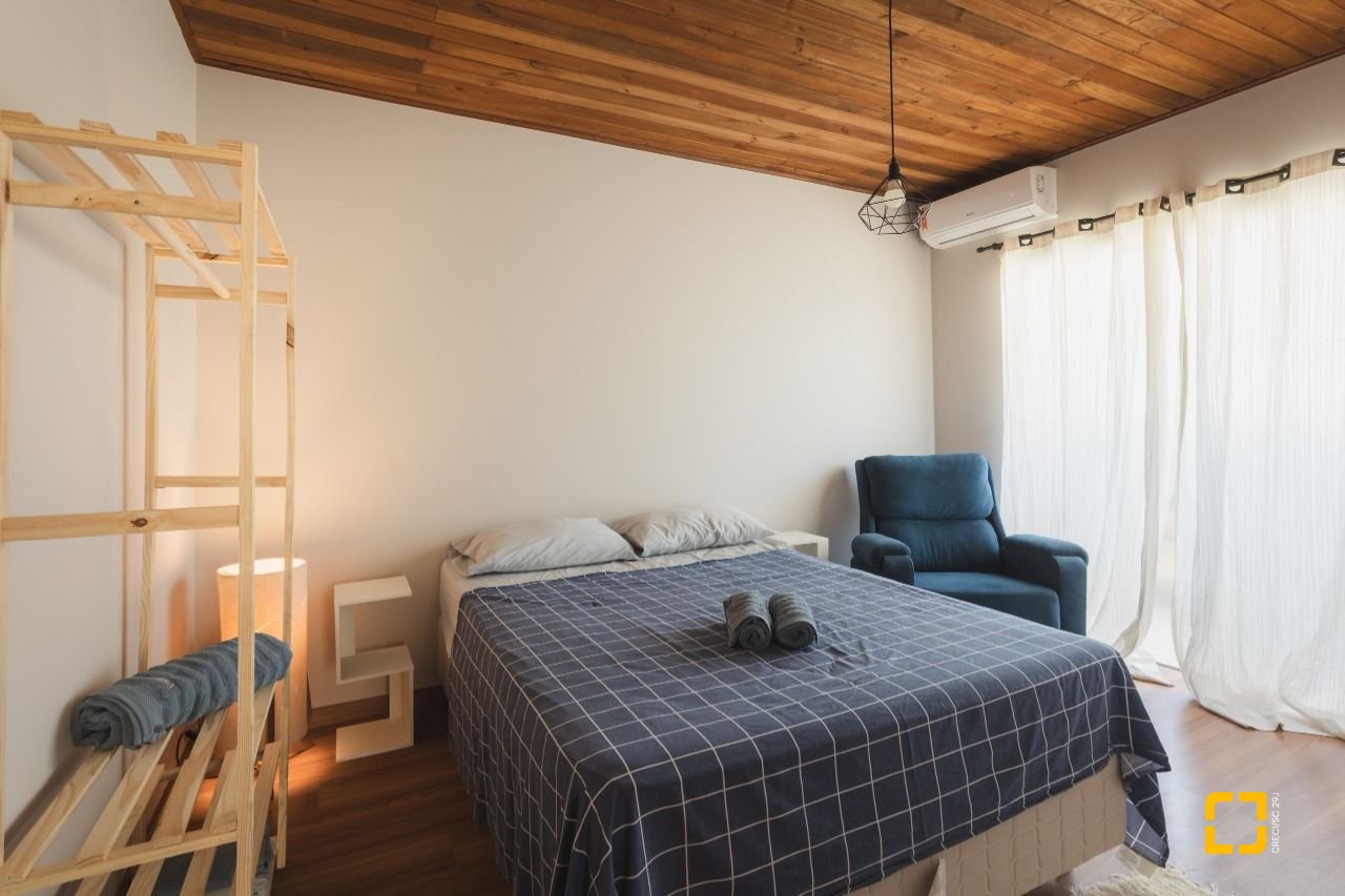 Casa com 160m², 4 quartos, 2 garagens, no bairro Rio Tavares em Florianópolis