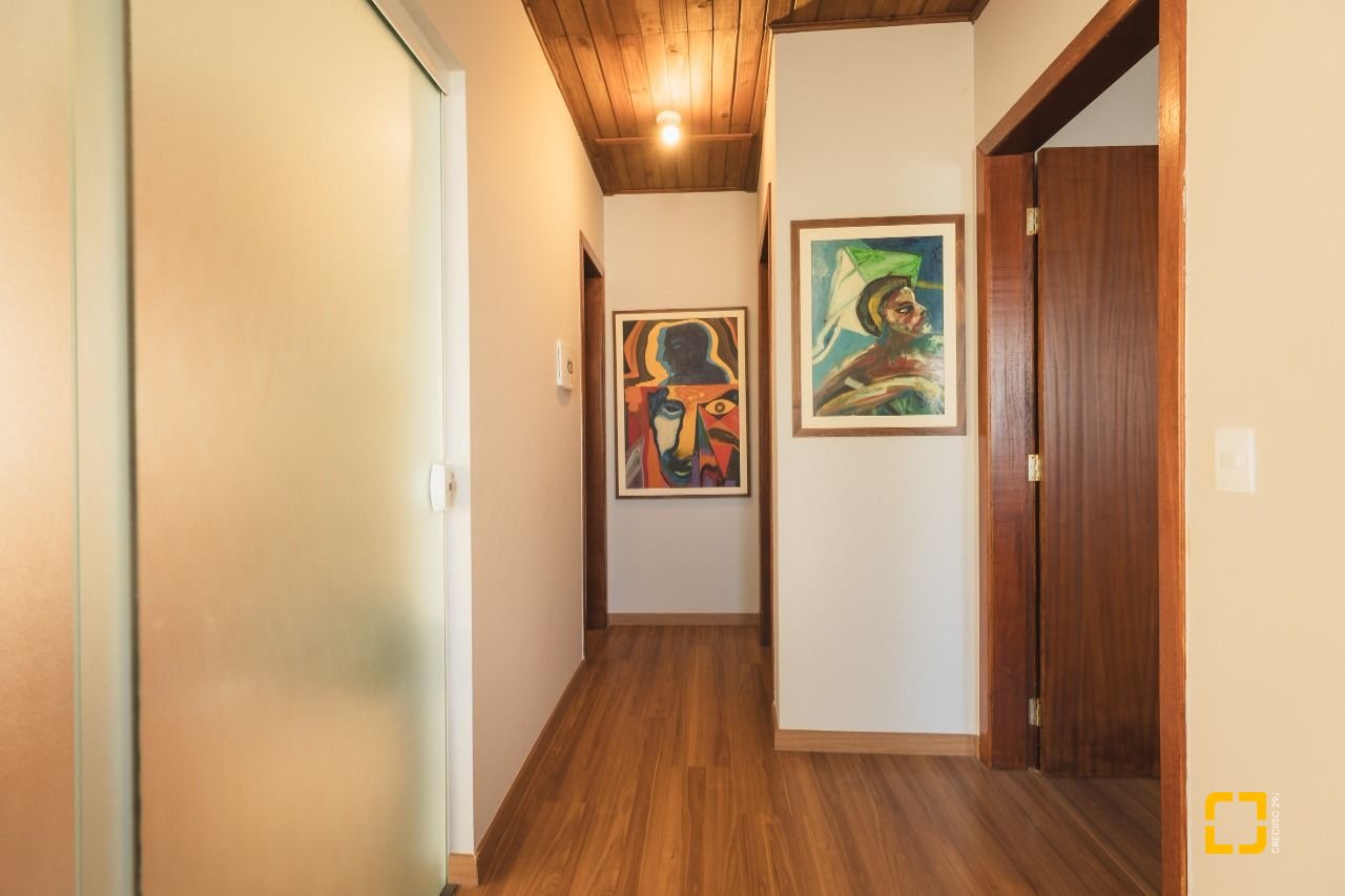 Casa com 160m², 4 quartos, 2 garagens, no bairro Rio Tavares em Florianópolis