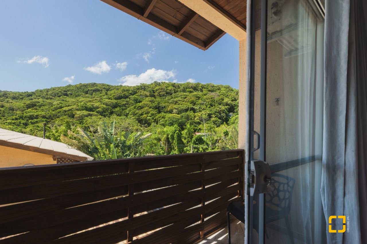 Casa com 160m², 4 quartos, 2 garagens, no bairro Rio Tavares em Florianópolis