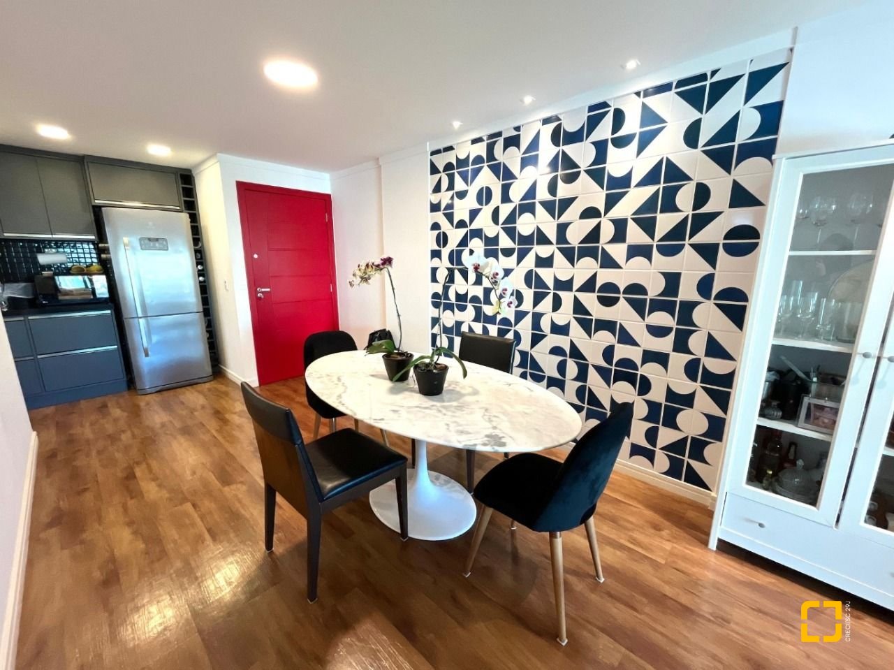 Apartamento com 72m², 3 quartos (sendo 1 suíte), 2 garagens, no bairro Beiramar em Florianópolis