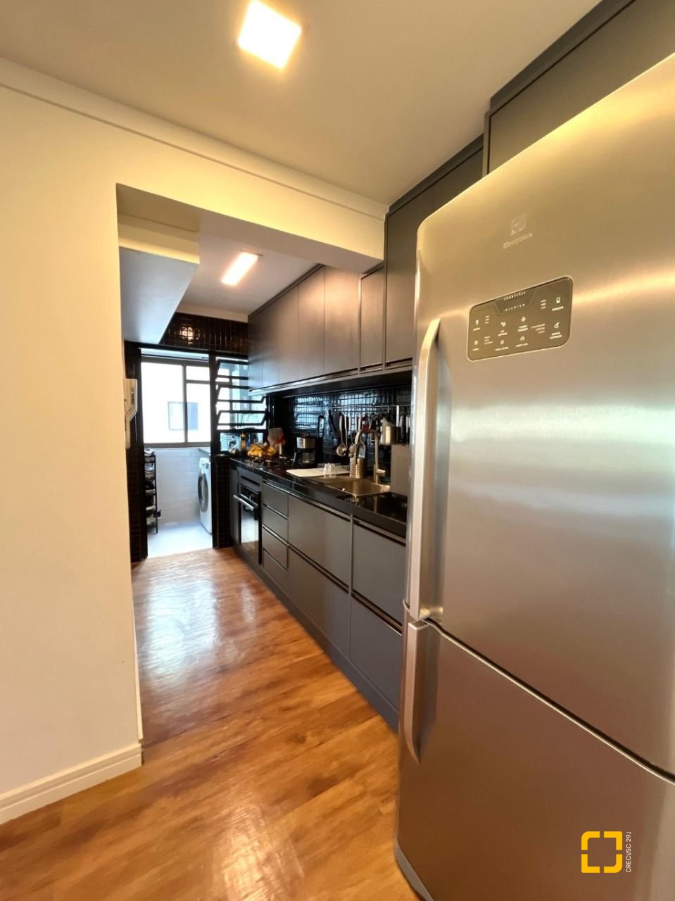 Apartamento com 72m², 3 quartos (sendo 1 suíte), 2 garagens, no bairro Beiramar em Florianópolis