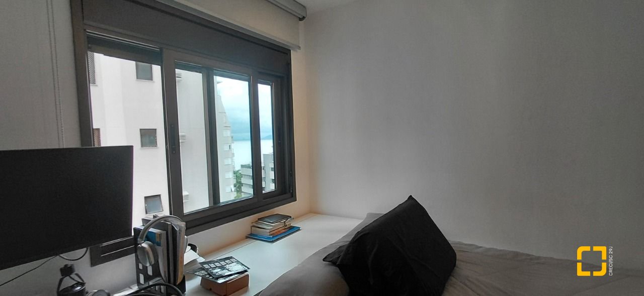 Apartamento com 72m², 3 quartos (sendo 1 suíte), 2 garagens, no bairro Beiramar em Florianópolis