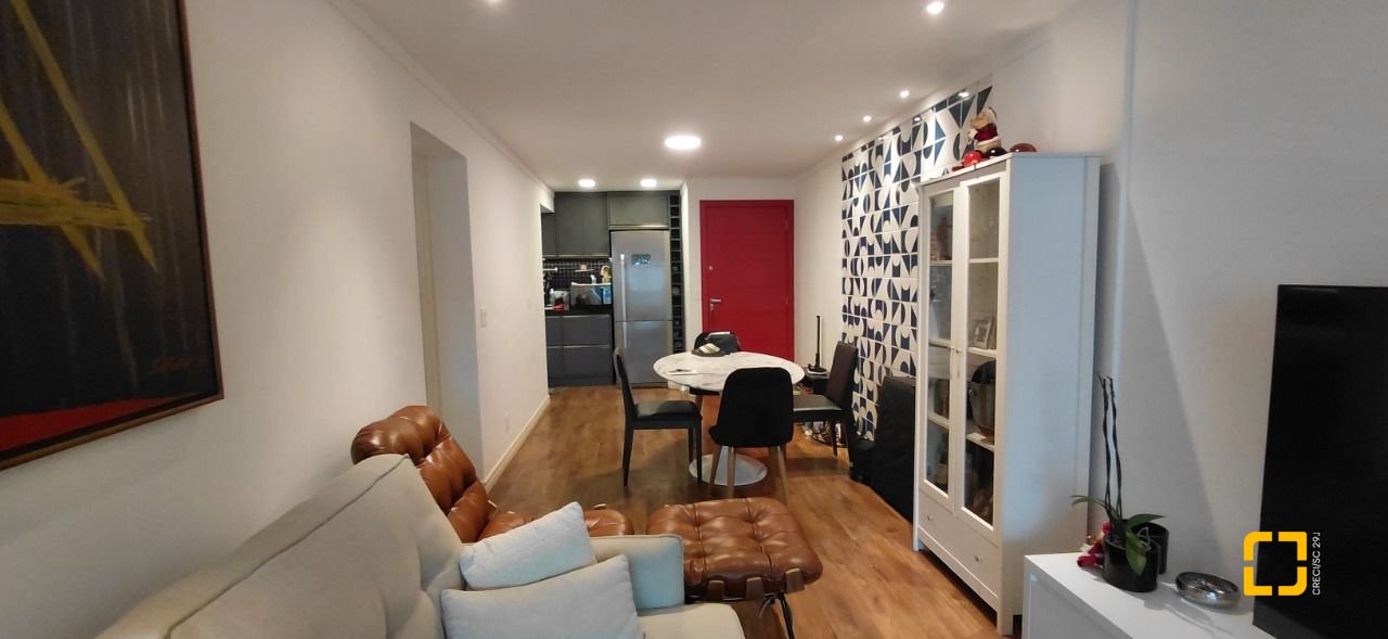 Apartamento com 72m², 3 quartos (sendo 1 suíte), 2 garagens, no bairro Beiramar em Florianópolis