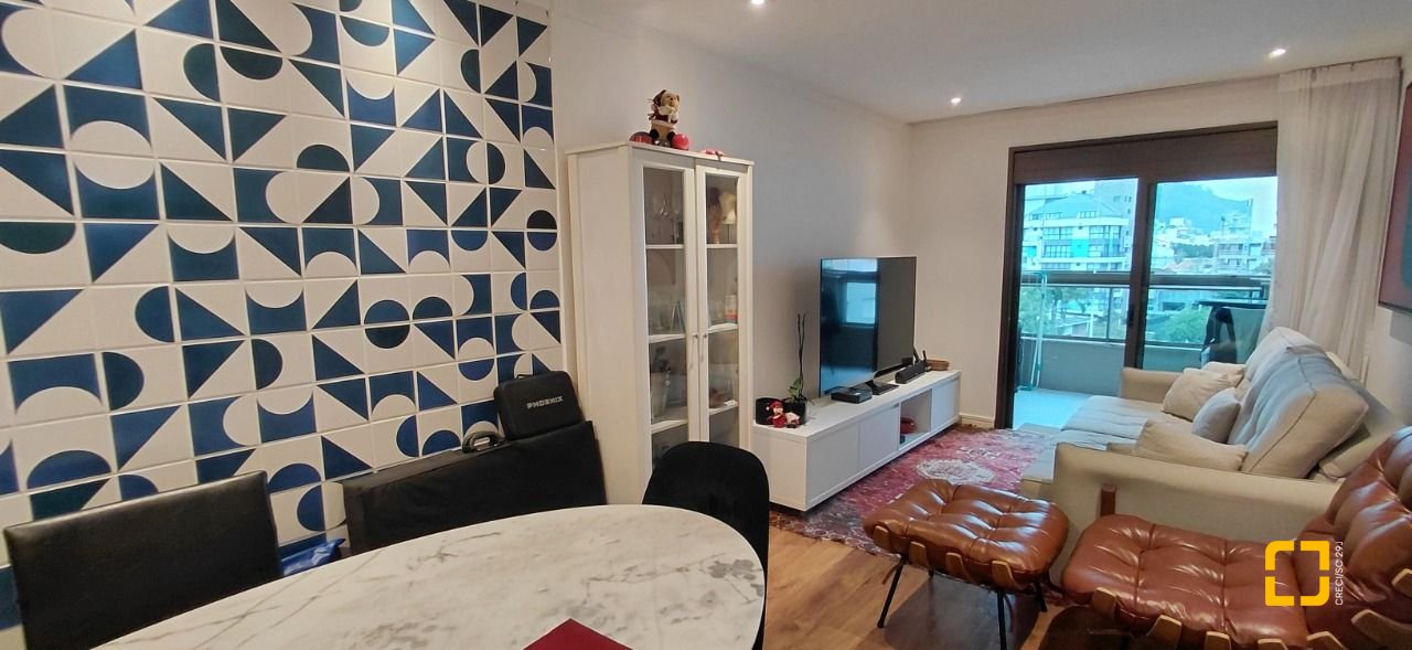 Apartamento com 72m², 3 quartos (sendo 1 suíte), 2 garagens, no bairro Beiramar em Florianópolis