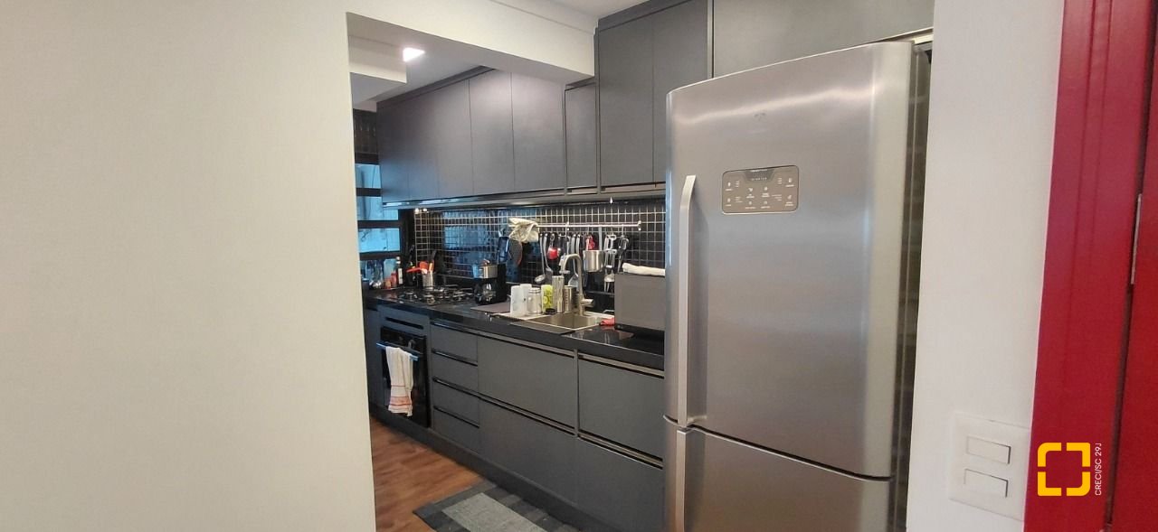 Apartamento com 72m², 3 quartos (sendo 1 suíte), 2 garagens, no bairro Beiramar em Florianópolis
