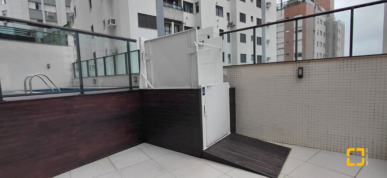 Apartamento com 72m², 3 quartos (sendo 1 suíte), 2 garagens, no bairro Beiramar em Florianópolis