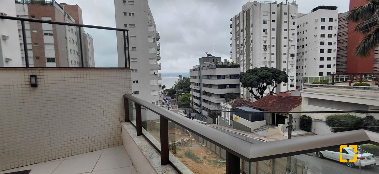 Apartamento com 72m², 3 quartos (sendo 1 suíte), 2 garagens, no bairro Beiramar em Florianópolis