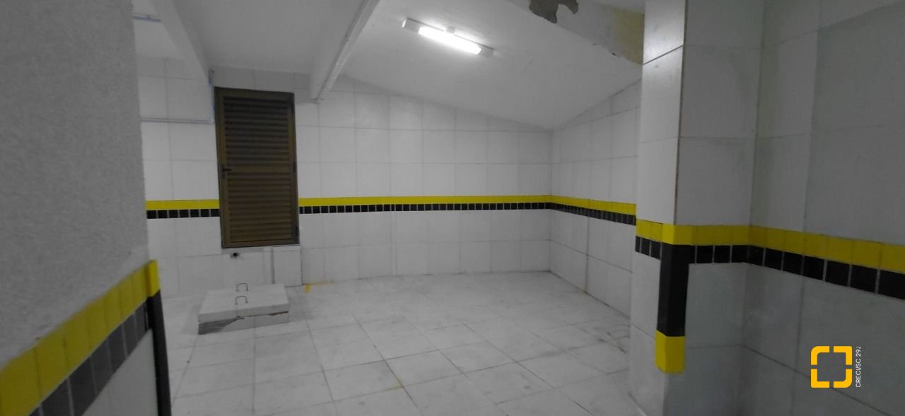 Apartamento com 72m², 3 quartos (sendo 1 suíte), 2 garagens, no bairro Beiramar em Florianópolis