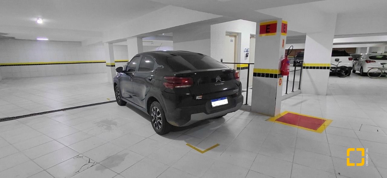 Apartamento com 72m², 3 quartos (sendo 1 suíte), 2 garagens, no bairro Beiramar em Florianópolis