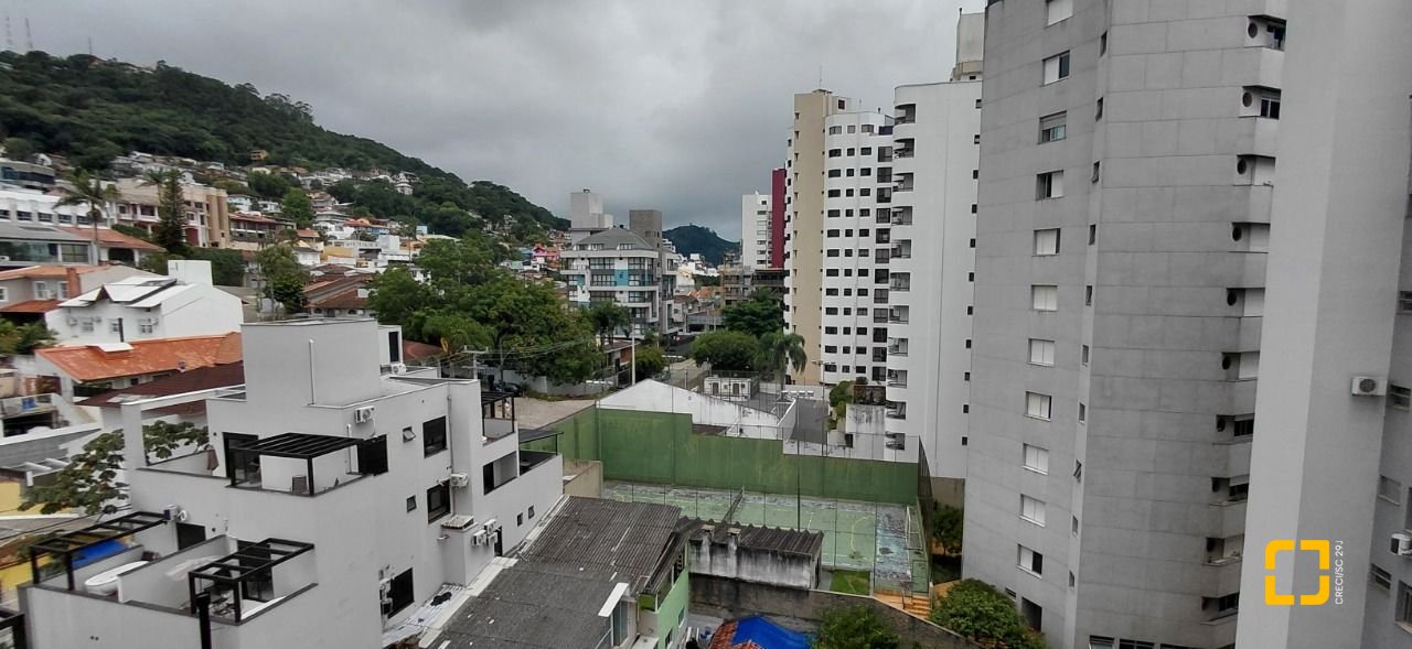 Apartamento com 72m², 3 quartos (sendo 1 suíte), 2 garagens, no bairro Beiramar em Florianópolis