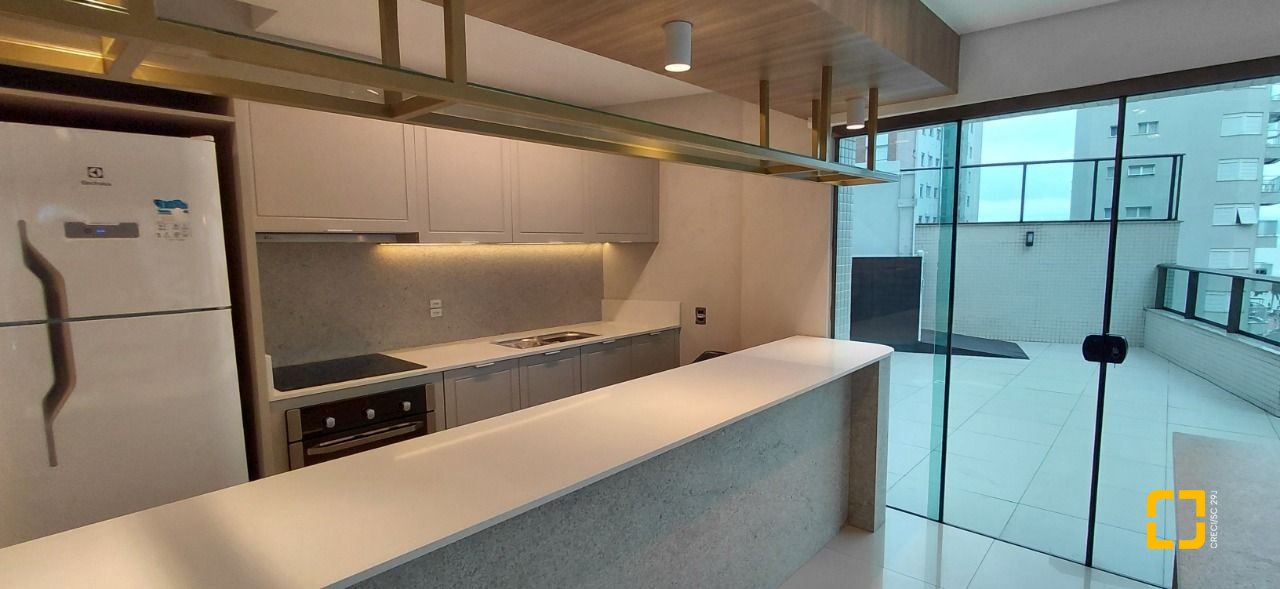 Apartamento com 72m², 3 quartos (sendo 1 suíte), 2 garagens, no bairro Beiramar em Florianópolis