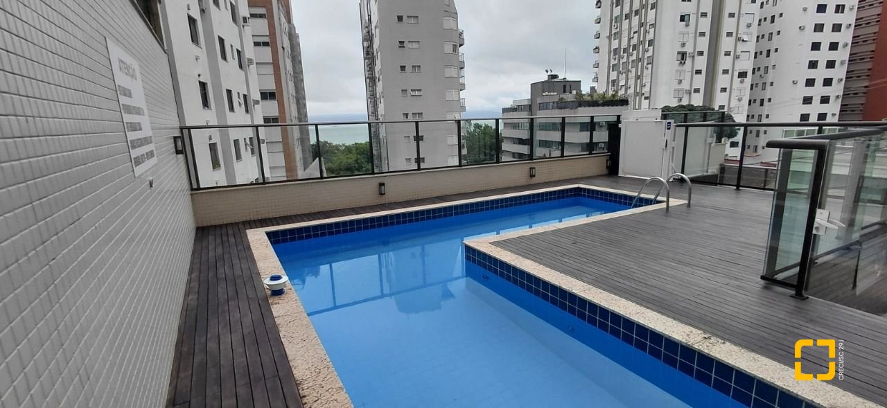 Apartamento com 72m², 3 quartos (sendo 1 suíte), 2 garagens, no bairro Beiramar em Florianópolis