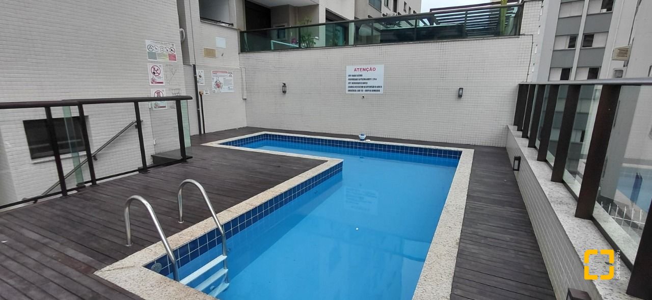 Apartamento com 72m², 3 quartos (sendo 1 suíte), 2 garagens, no bairro Beiramar em Florianópolis