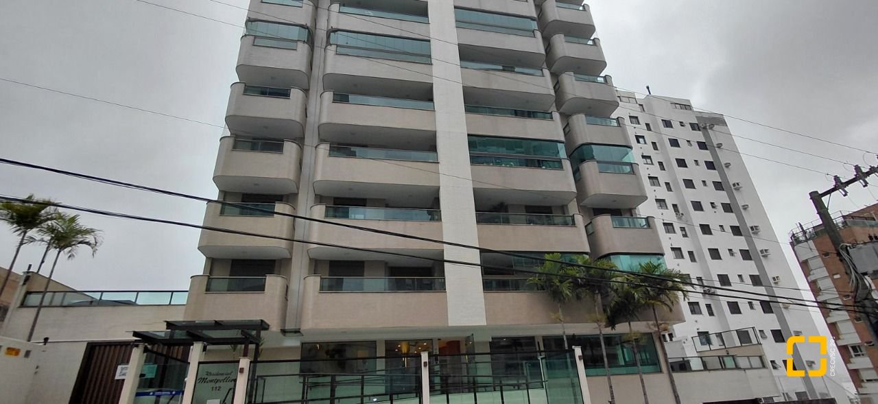 Apartamento com 72m², 3 quartos (sendo 1 suíte), 2 garagens, no bairro Beiramar em Florianópolis