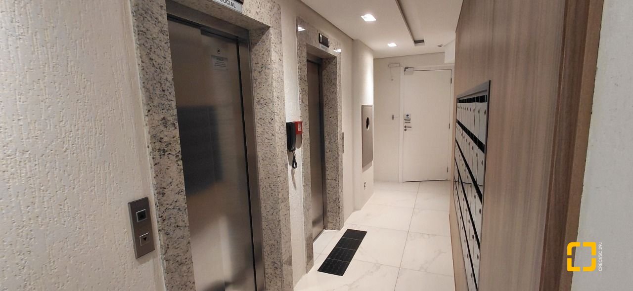 Apartamento com 72m², 3 quartos (sendo 1 suíte), 2 garagens, no bairro Beiramar em Florianópolis