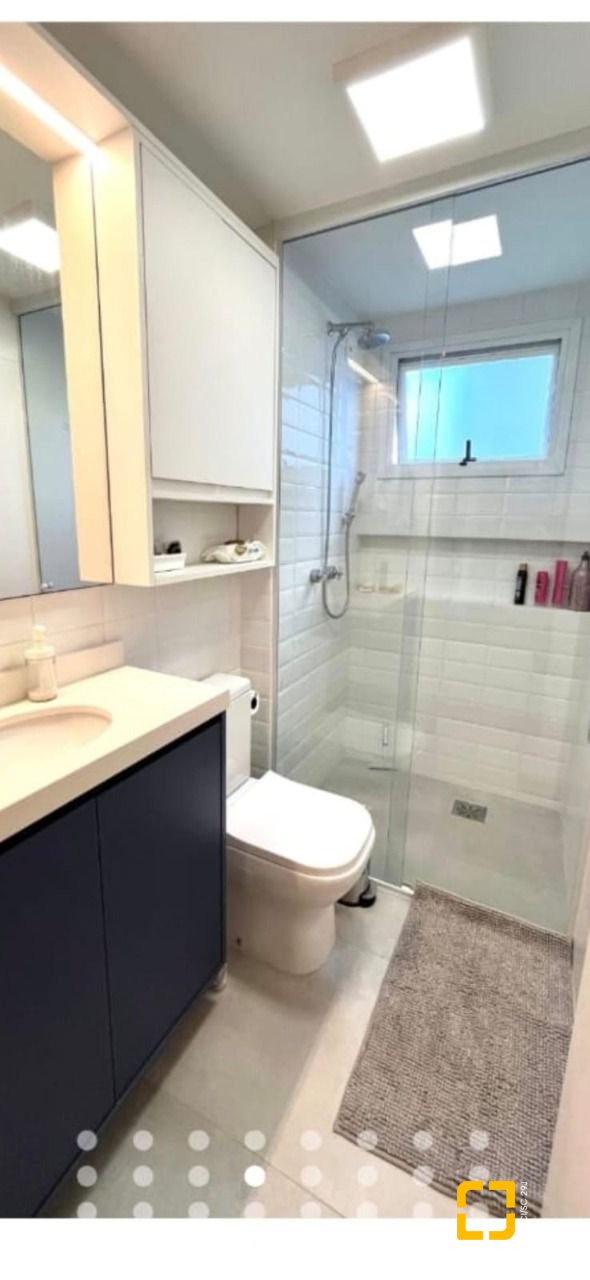 Apartamento com 72m², 3 quartos (sendo 1 suíte), 2 garagens, no bairro Beiramar em Florianópolis