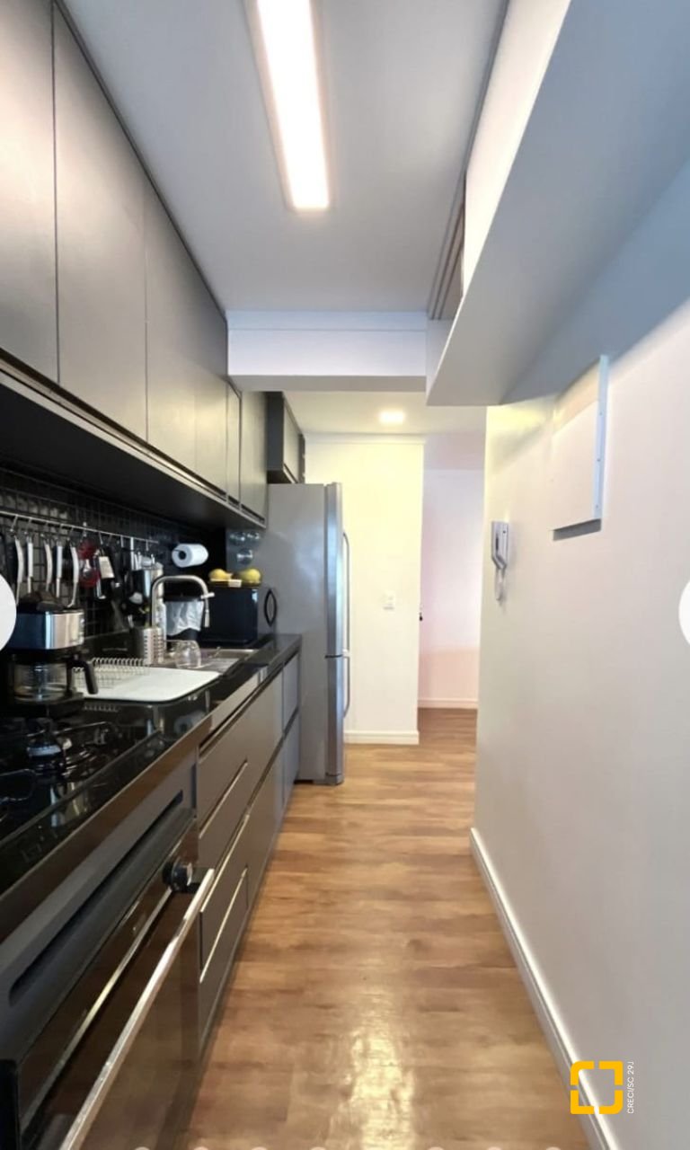 Apartamento com 72m², 3 quartos (sendo 1 suíte), 2 garagens, no bairro Beiramar em Florianópolis