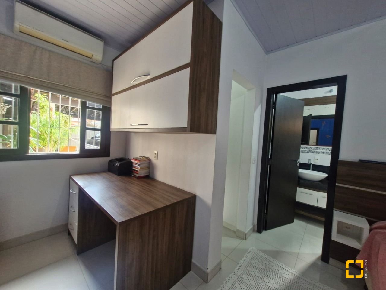 Casa com 90m², 4 quartos (sendo 1 suíte), 2 garagens, no bairro Rio Vermelho em Florianópolis
