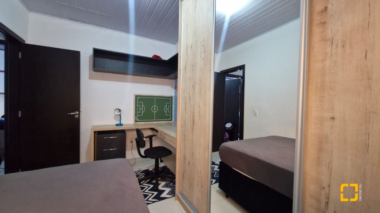 Casa com 90m², 4 quartos (sendo 1 suíte), 2 garagens, no bairro Rio Vermelho em Florianópolis