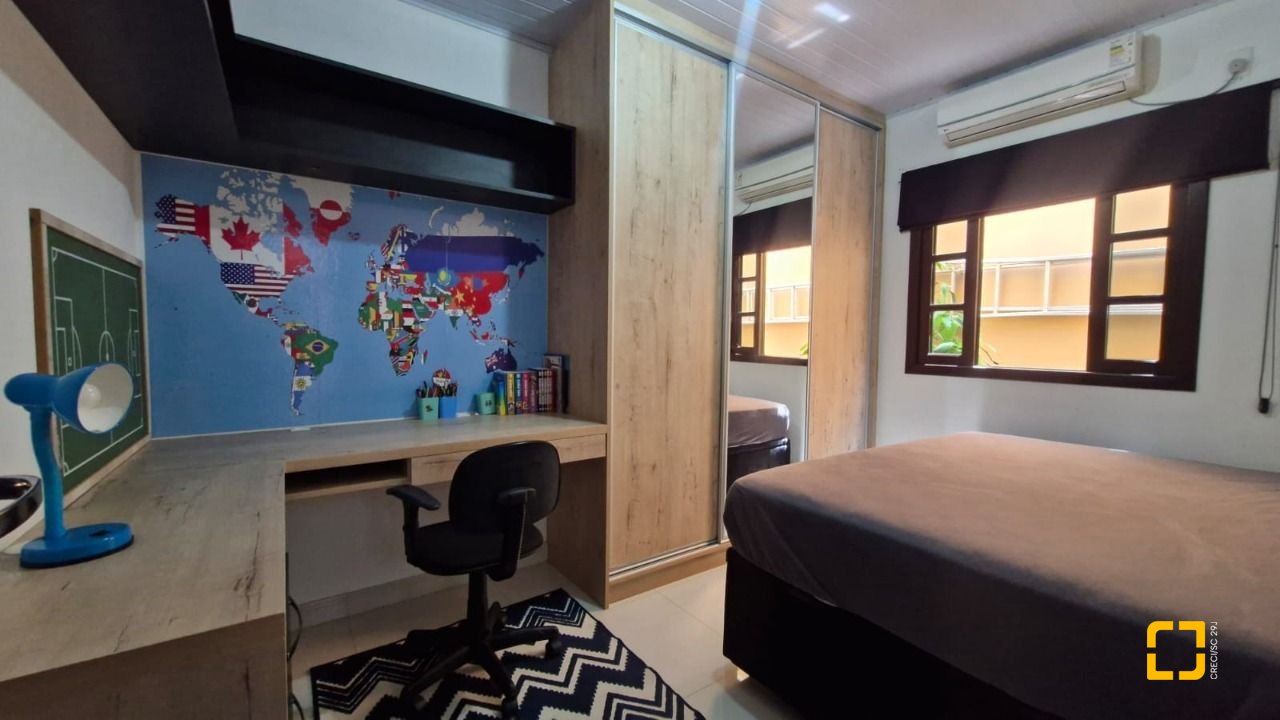 Casa com 90m², 4 quartos (sendo 1 suíte), 2 garagens, no bairro Rio Vermelho em Florianópolis