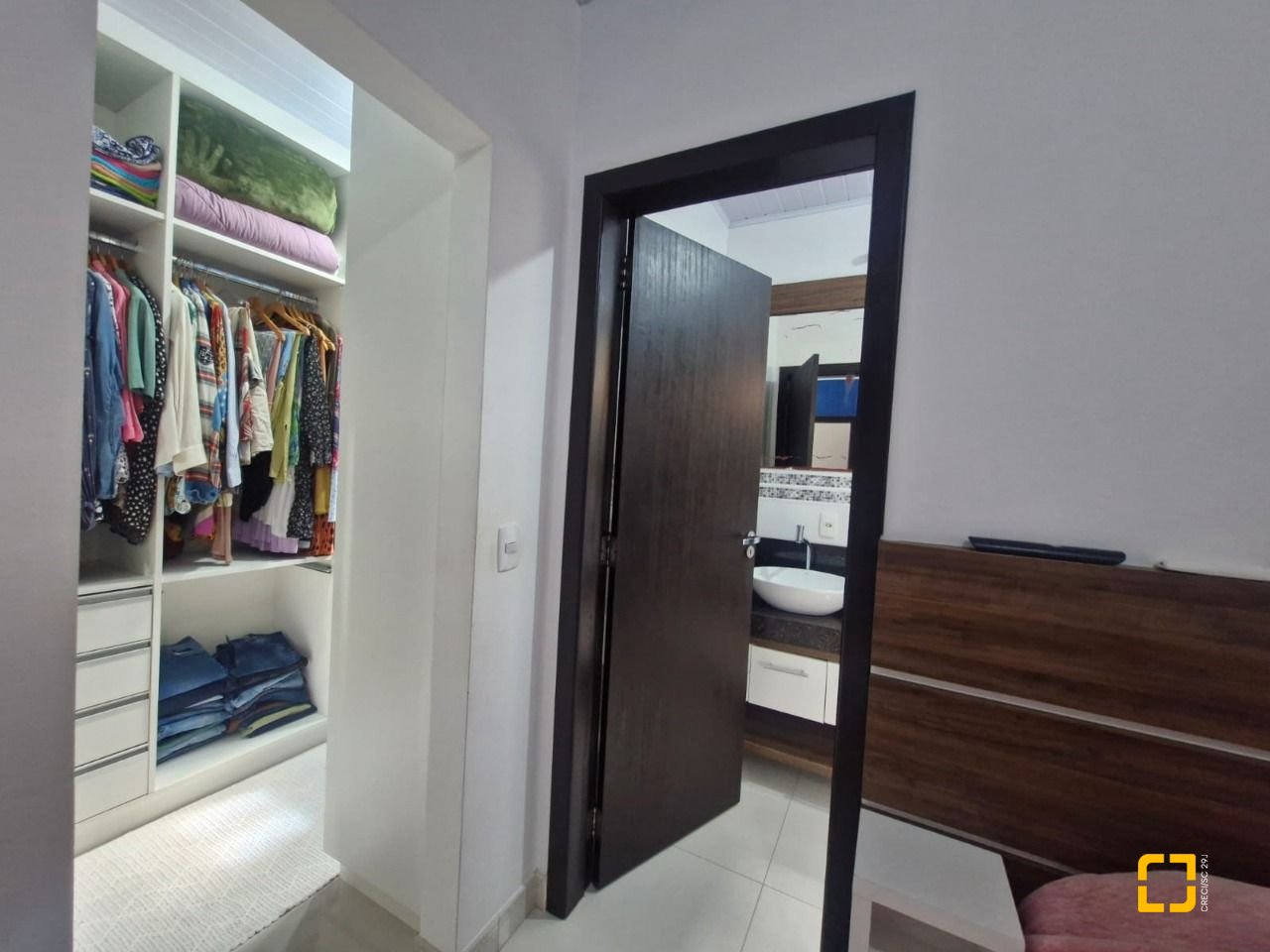 Casa com 90m², 4 quartos (sendo 1 suíte), 2 garagens, no bairro Rio Vermelho em Florianópolis