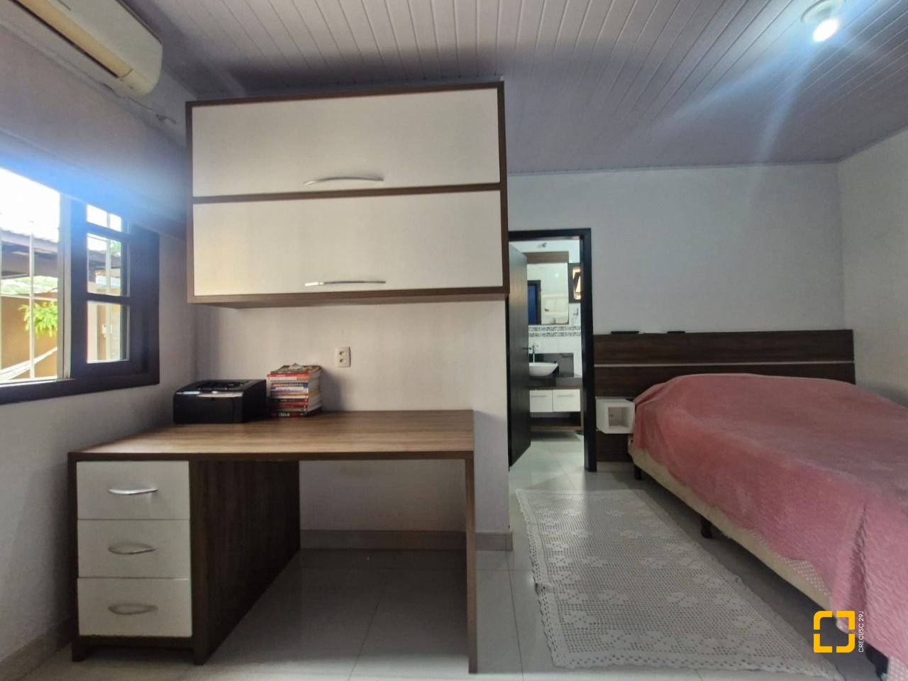 Casa com 90m², 4 quartos (sendo 1 suíte), 2 garagens, no bairro Rio Vermelho em Florianópolis