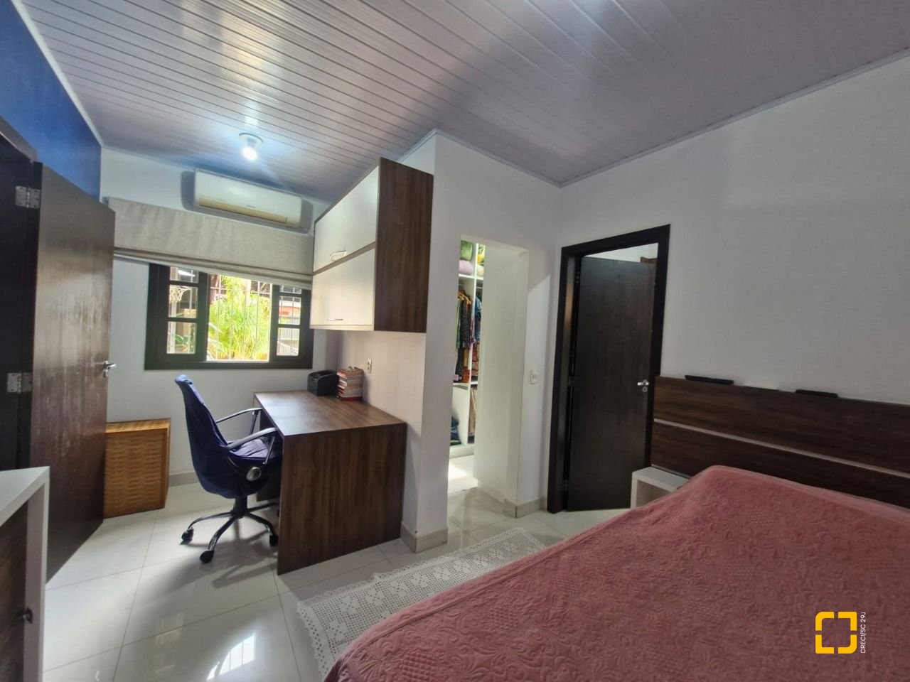 Casa com 90m², 4 quartos (sendo 1 suíte), 2 garagens, no bairro Rio Vermelho em Florianópolis
