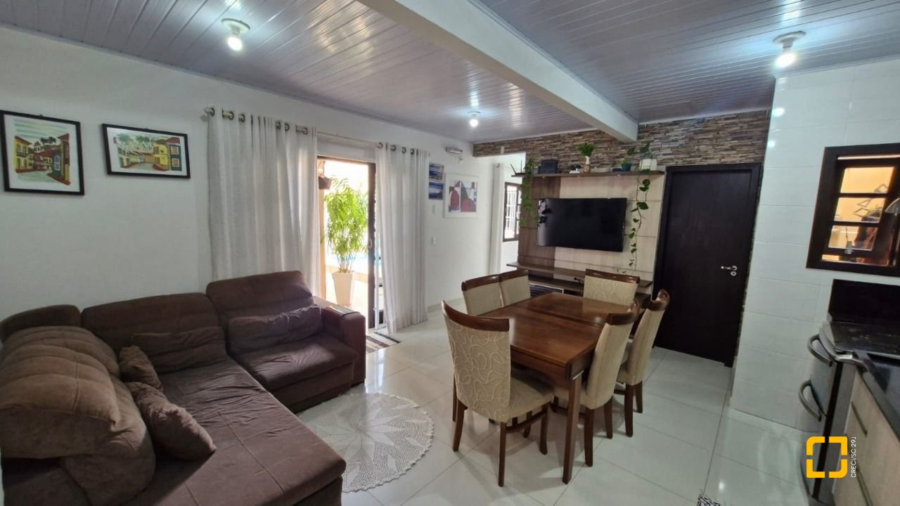 Casa com 90m², 4 quartos (sendo 1 suíte), 2 garagens, no bairro Rio Vermelho em Florianópolis