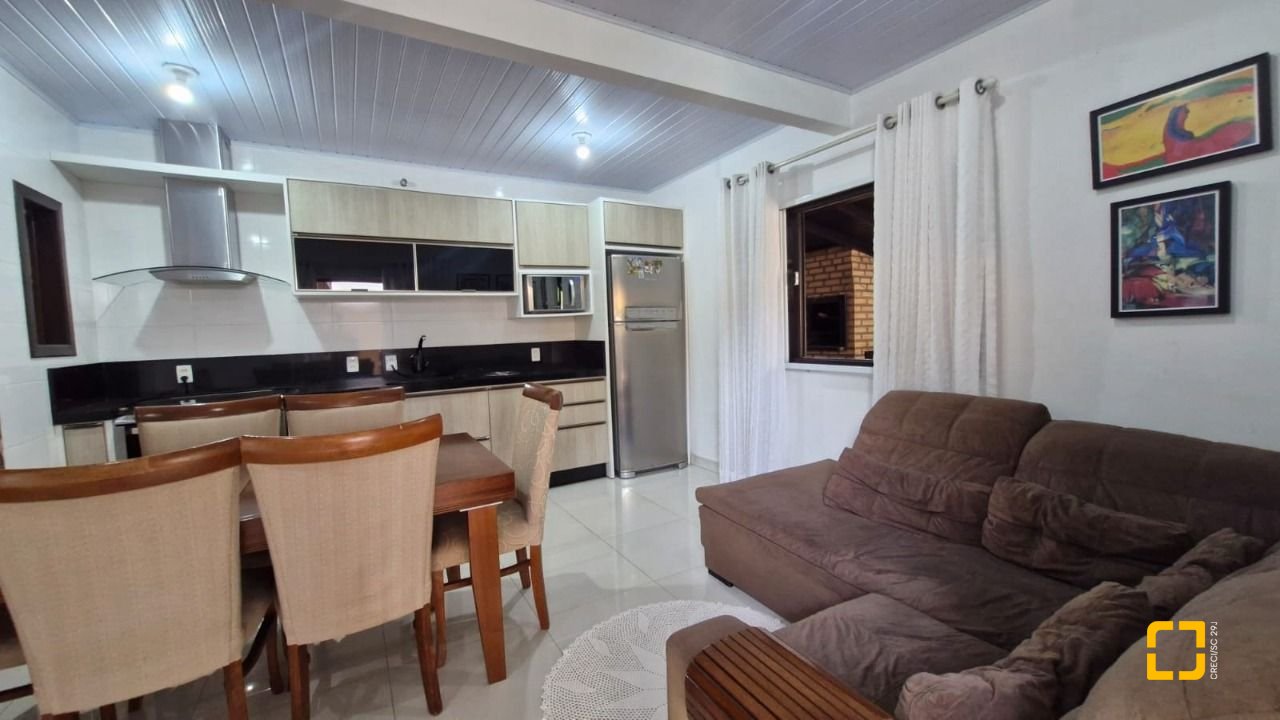 Casa com 90m², 4 quartos (sendo 1 suíte), 2 garagens, no bairro Rio Vermelho em Florianópolis