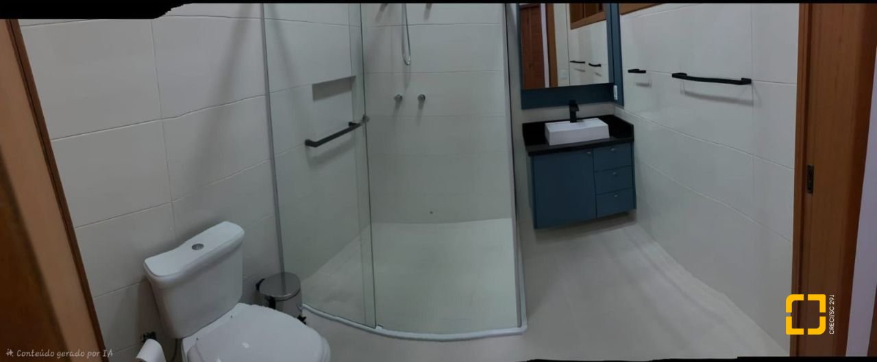 Casa com 270m², 8 quartos (sendo 4 suítes), 2 garagens, no bairro Rio Vermelho em Florianópolis