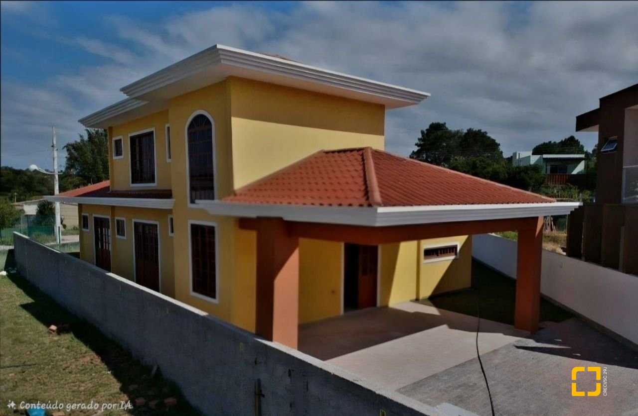 Casa com 270m², 8 quartos (sendo 4 suítes), 2 garagens, no bairro Rio Vermelho em Florianópolis