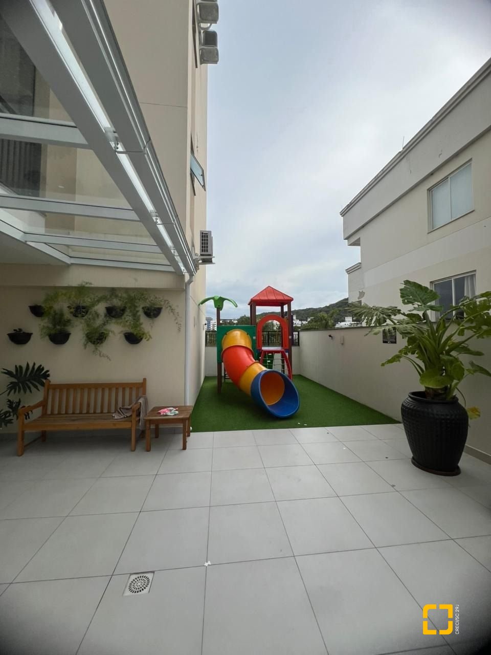 Apartamento com 56m², 3 quartos (sendo 1 suíte), 1 garagem, no bairro Pedra Branca em Palhoça