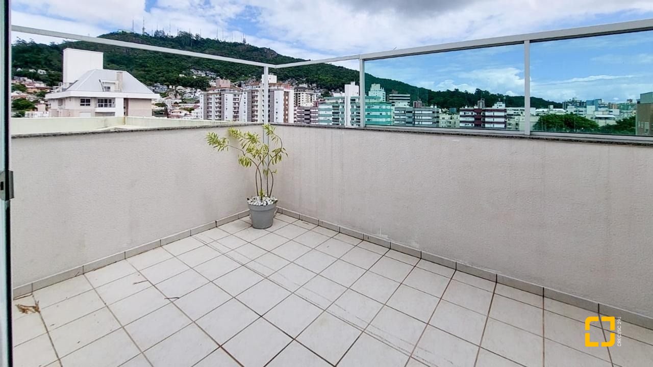 Cobertura com 112m², 4 quartos (sendo 1 suíte), 2 garagens, no bairro Trindade em Florianópolis