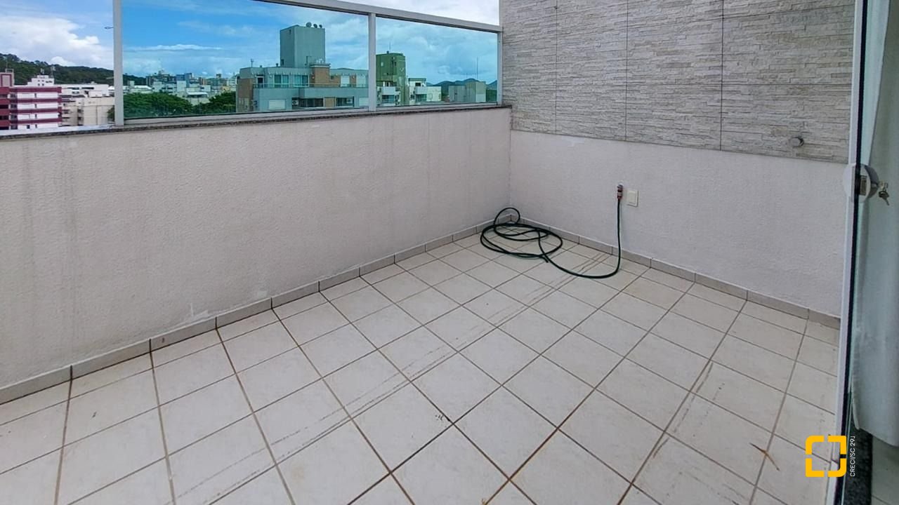 Cobertura com 112m², 4 quartos (sendo 1 suíte), 2 garagens, no bairro Trindade em Florianópolis