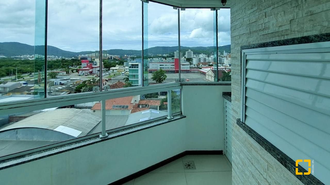 Cobertura com 112m², 4 quartos (sendo 1 suíte), 2 garagens, no bairro Trindade em Florianópolis