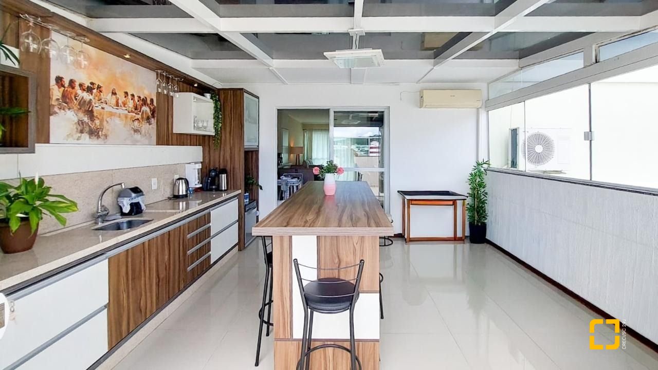 Cobertura com 112m², 4 quartos (sendo 1 suíte), 2 garagens, no bairro Trindade em Florianópolis
