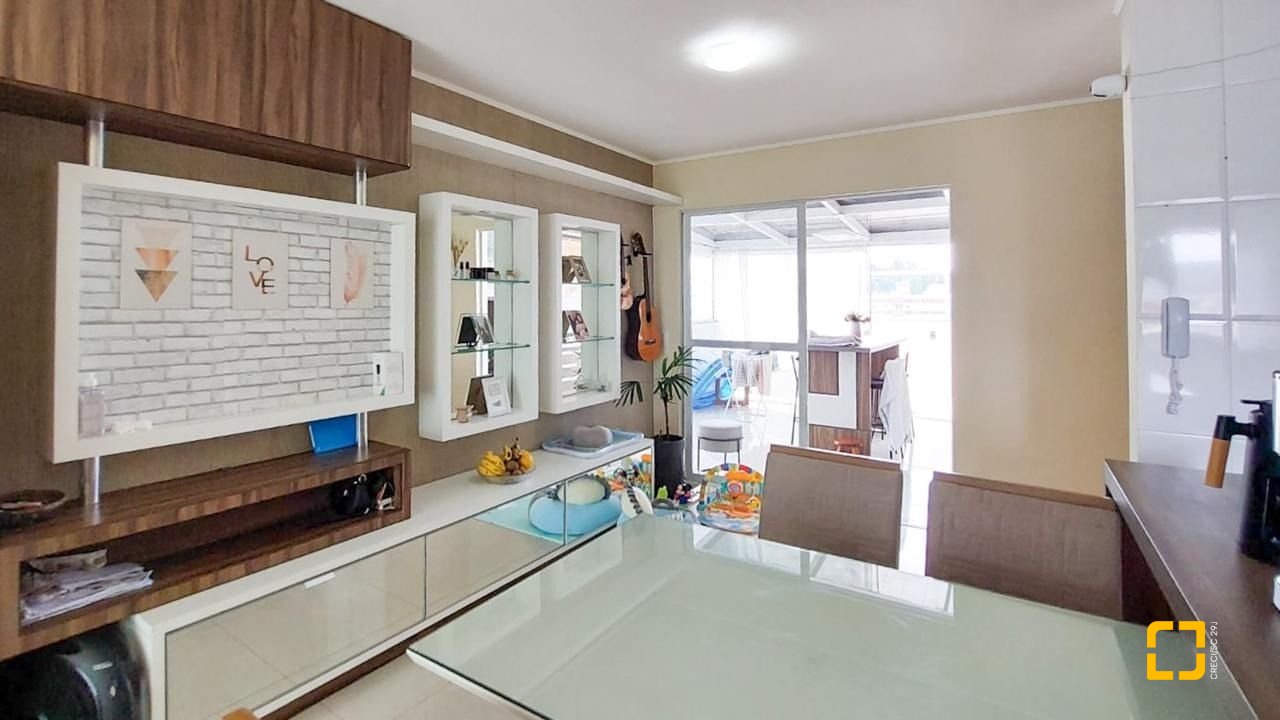 Cobertura com 112m², 4 quartos (sendo 1 suíte), 2 garagens, no bairro Trindade em Florianópolis