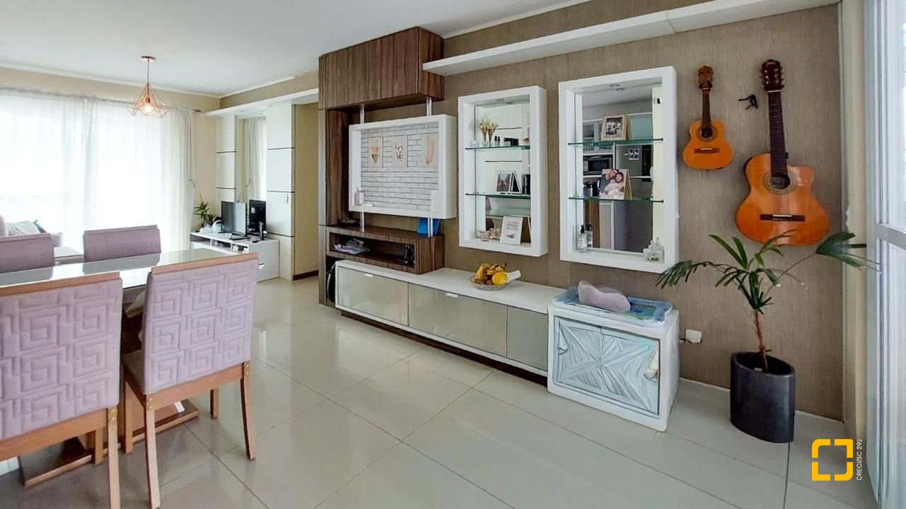 Cobertura com 112m², 4 quartos (sendo 1 suíte), 2 garagens, no bairro Trindade em Florianópolis