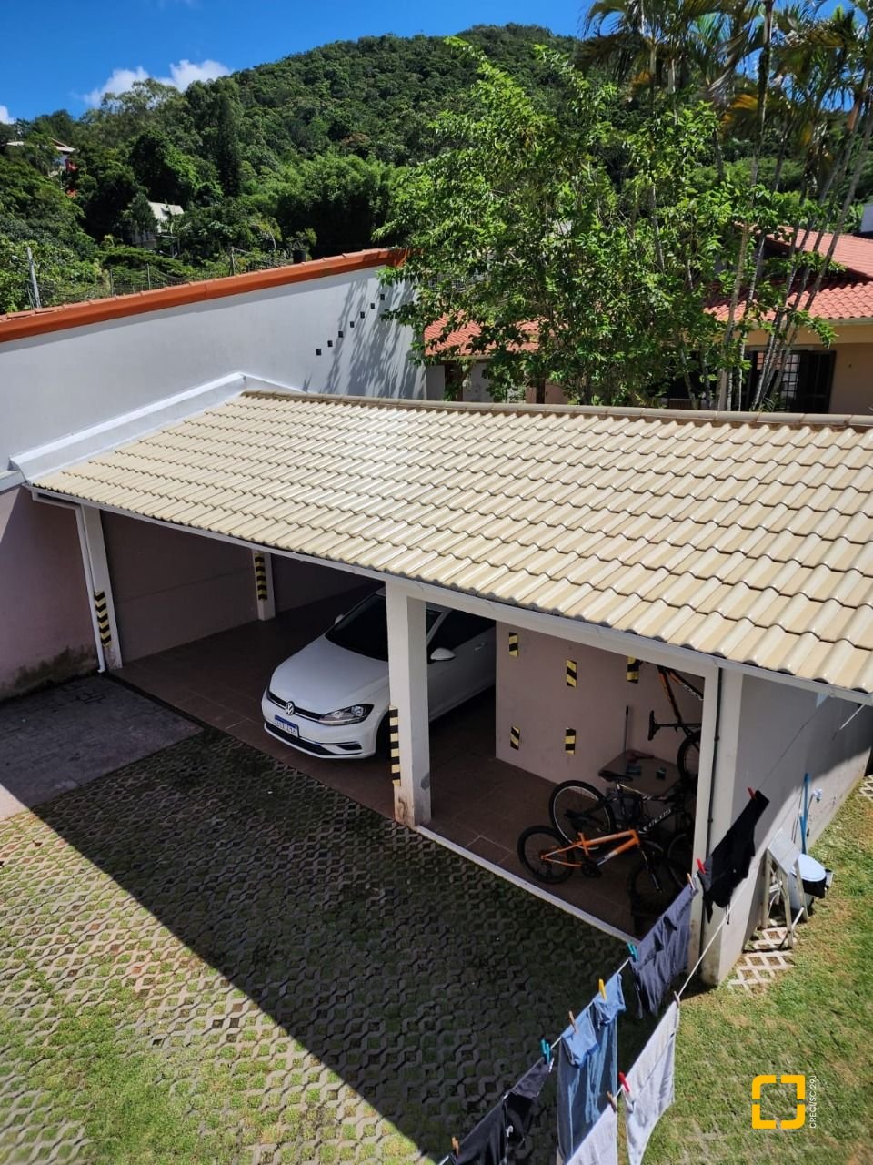 Casa de Condomínio com 328m², 8 quartos (sendo 3 suítes), 4 garagens, no bairro Sambaqui em Florianópolis