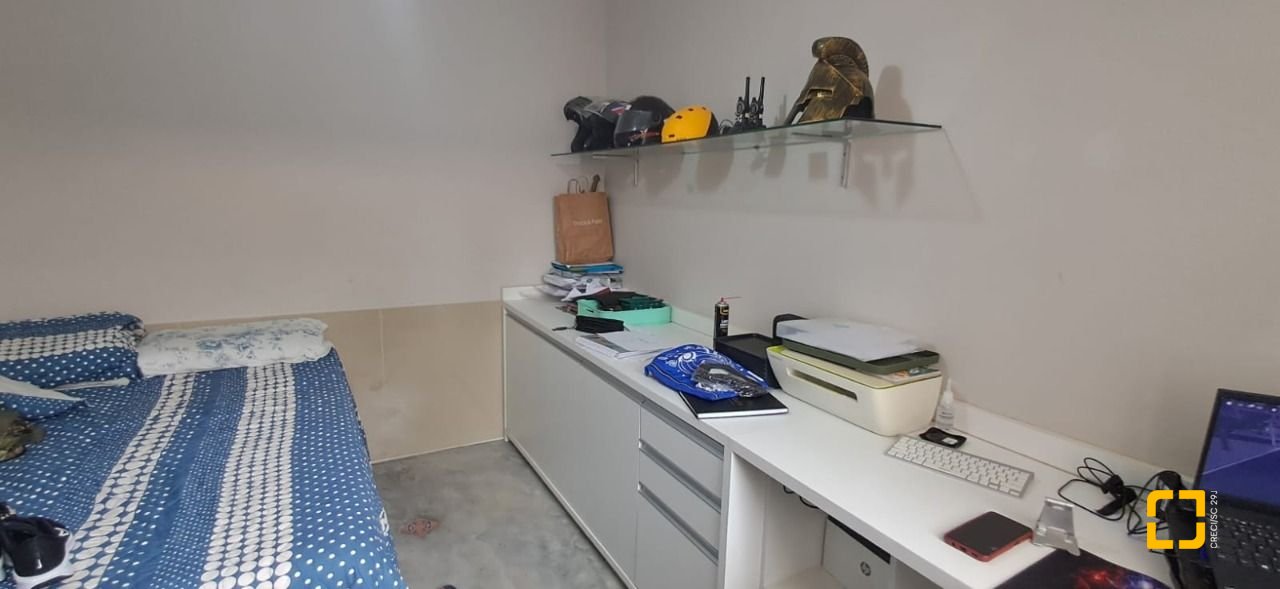 Casa de Condomínio com 328m², 8 quartos (sendo 3 suítes), 4 garagens, no bairro Sambaqui em Florianópolis