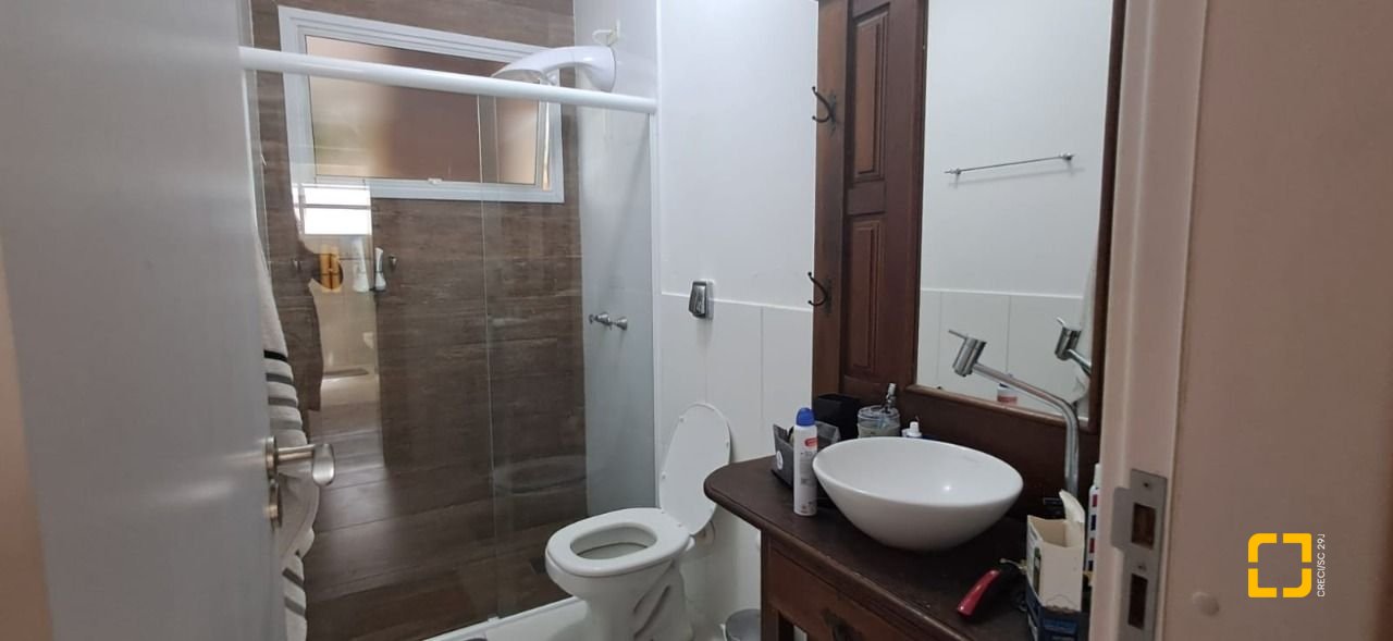 Casa de Condomínio com 328m², 8 quartos (sendo 3 suítes), 4 garagens, no bairro Sambaqui em Florianópolis