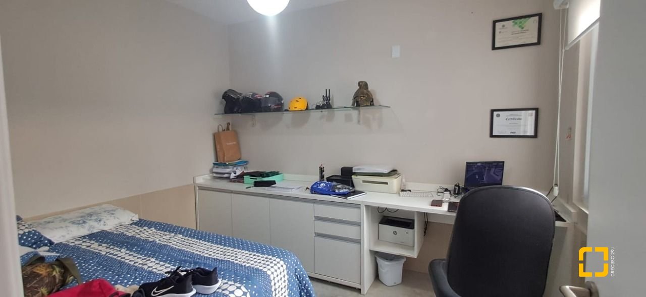 Casa de Condomínio com 328m², 8 quartos (sendo 3 suítes), 4 garagens, no bairro Sambaqui em Florianópolis