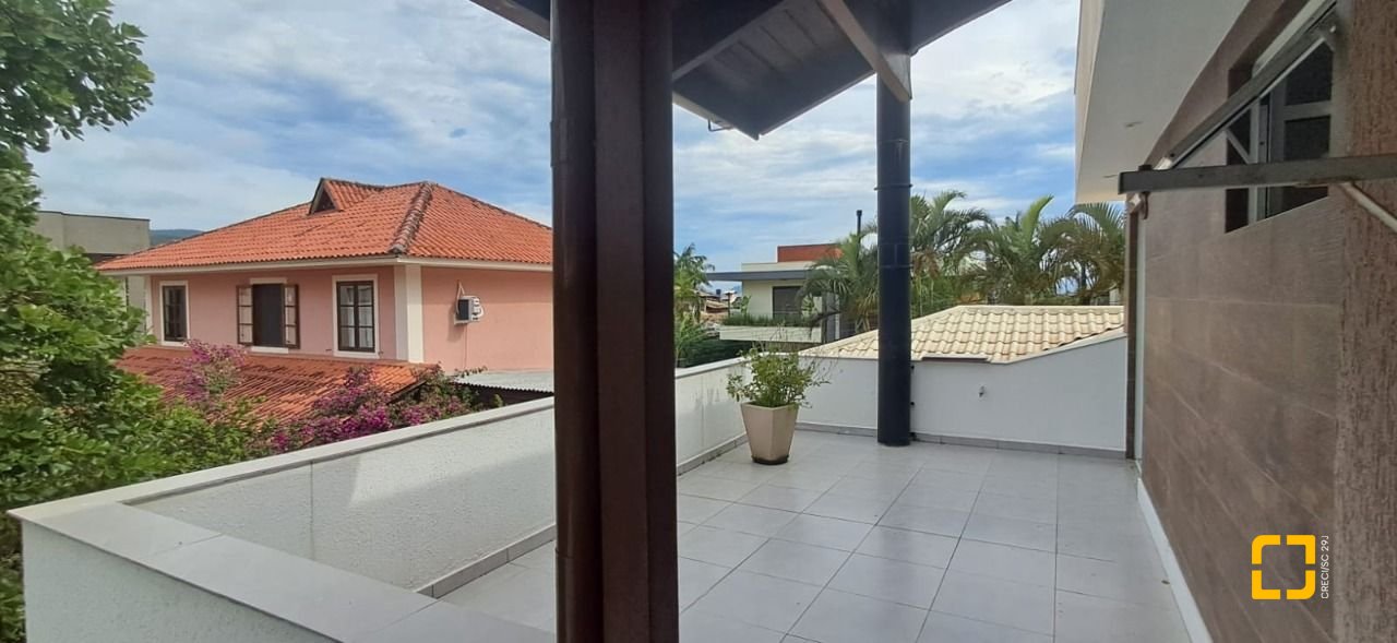 Casa de Condomínio com 328m², 8 quartos (sendo 3 suítes), 4 garagens, no bairro Sambaqui em Florianópolis