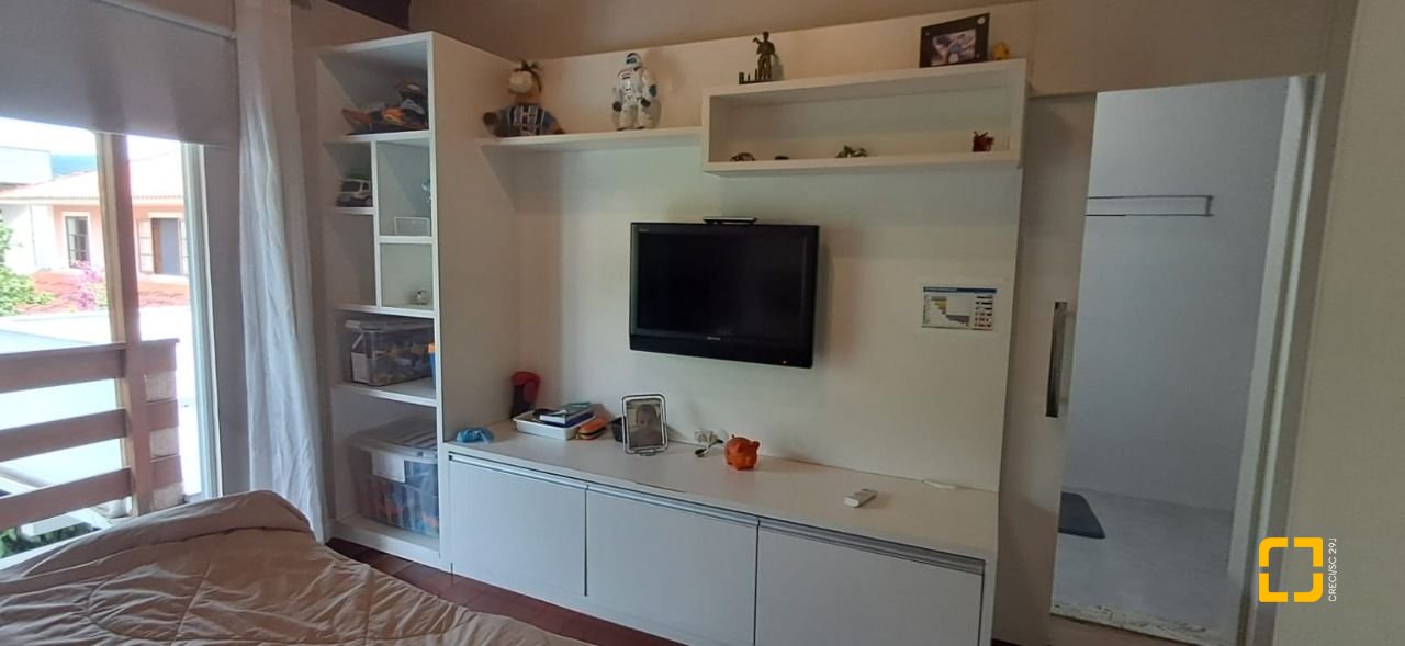 Casa de Condomínio com 328m², 8 quartos (sendo 3 suítes), 4 garagens, no bairro Sambaqui em Florianópolis