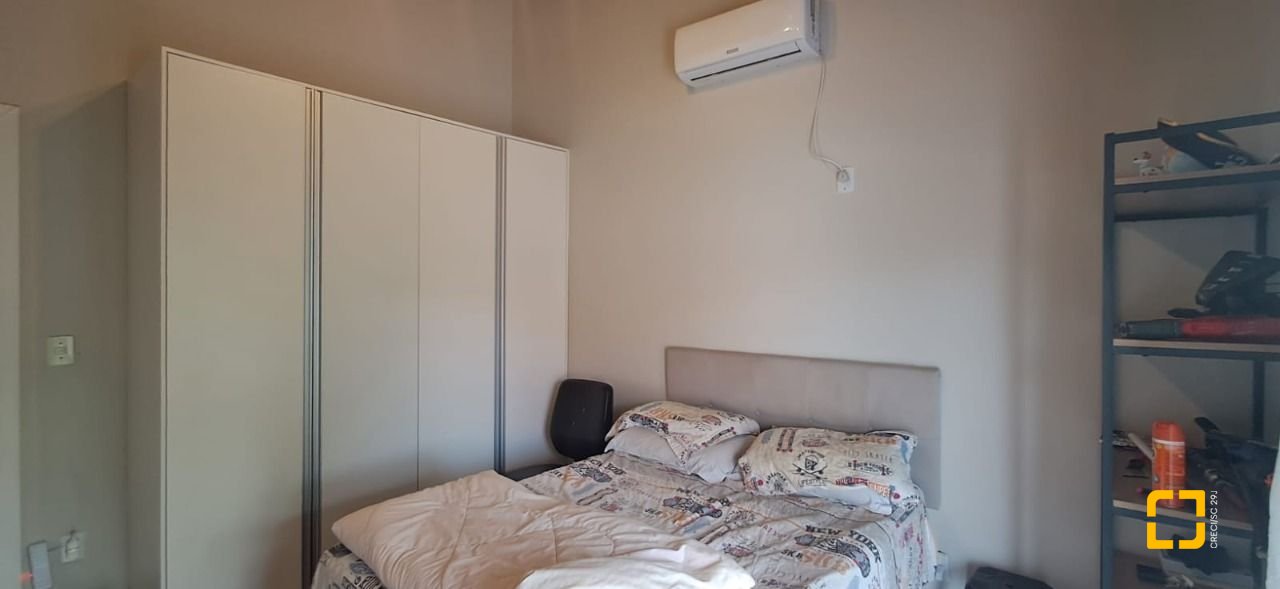 Casa de Condomínio com 328m², 8 quartos (sendo 3 suítes), 4 garagens, no bairro Sambaqui em Florianópolis